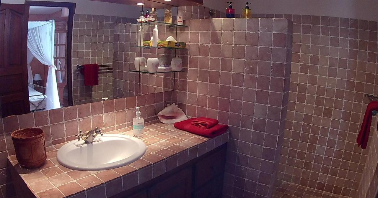 Agreable Chambre D'Hotes, Sdb, Piscine, Carbet Cuisine. Saint-Claude Kültér fotó